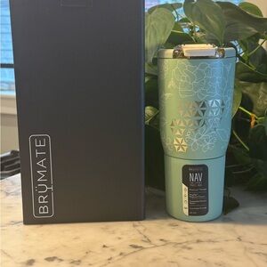 Brumate Golden Bloom
25oz Nav BNIB
